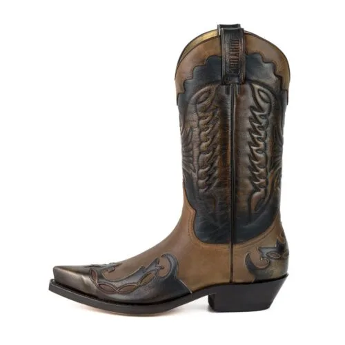 El-Gat-Amb-Botes-Platja-Daro-Shop-Online-Botas-Mayura-1927-C-Milanelo-Verin-Crazy-Old-Pony