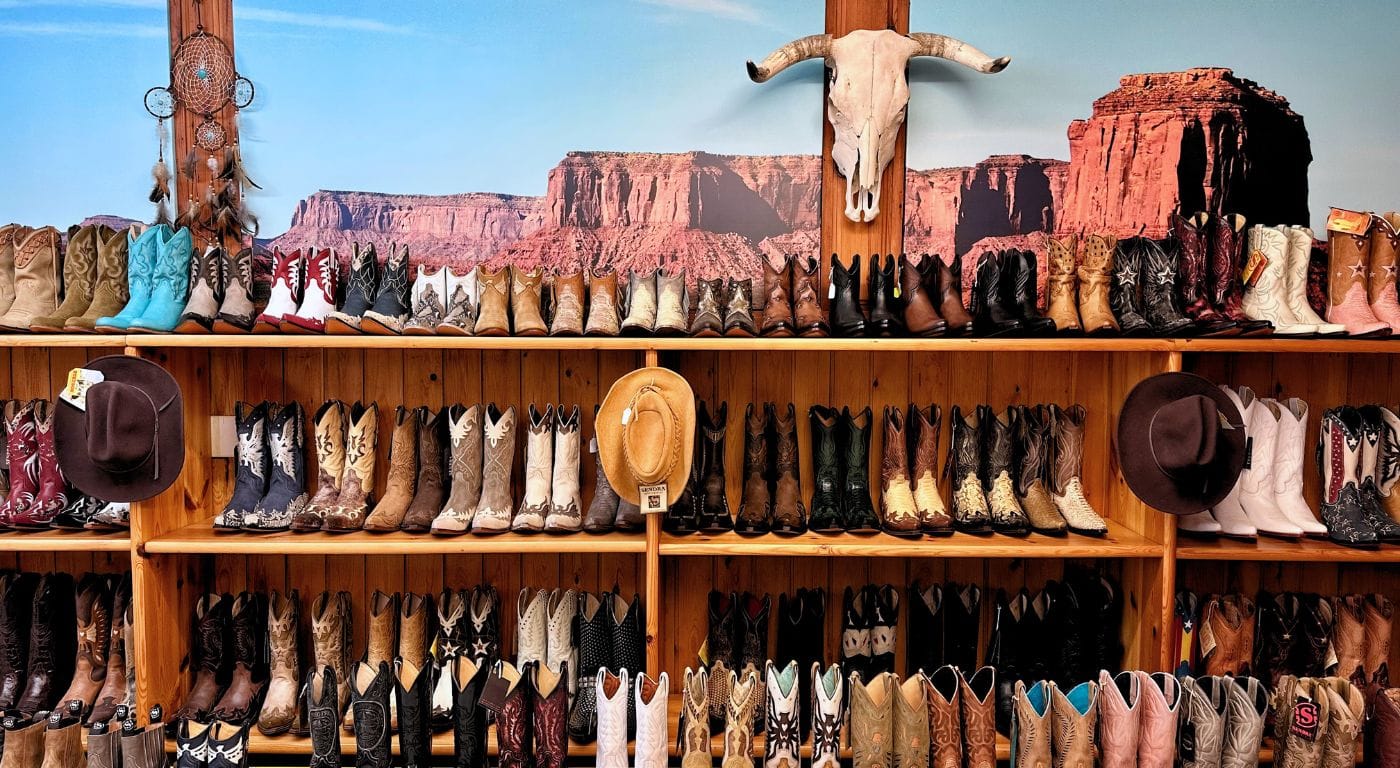 El-Gat-amb-Bots-Country-Shop-Platja-dAro-fons botiga