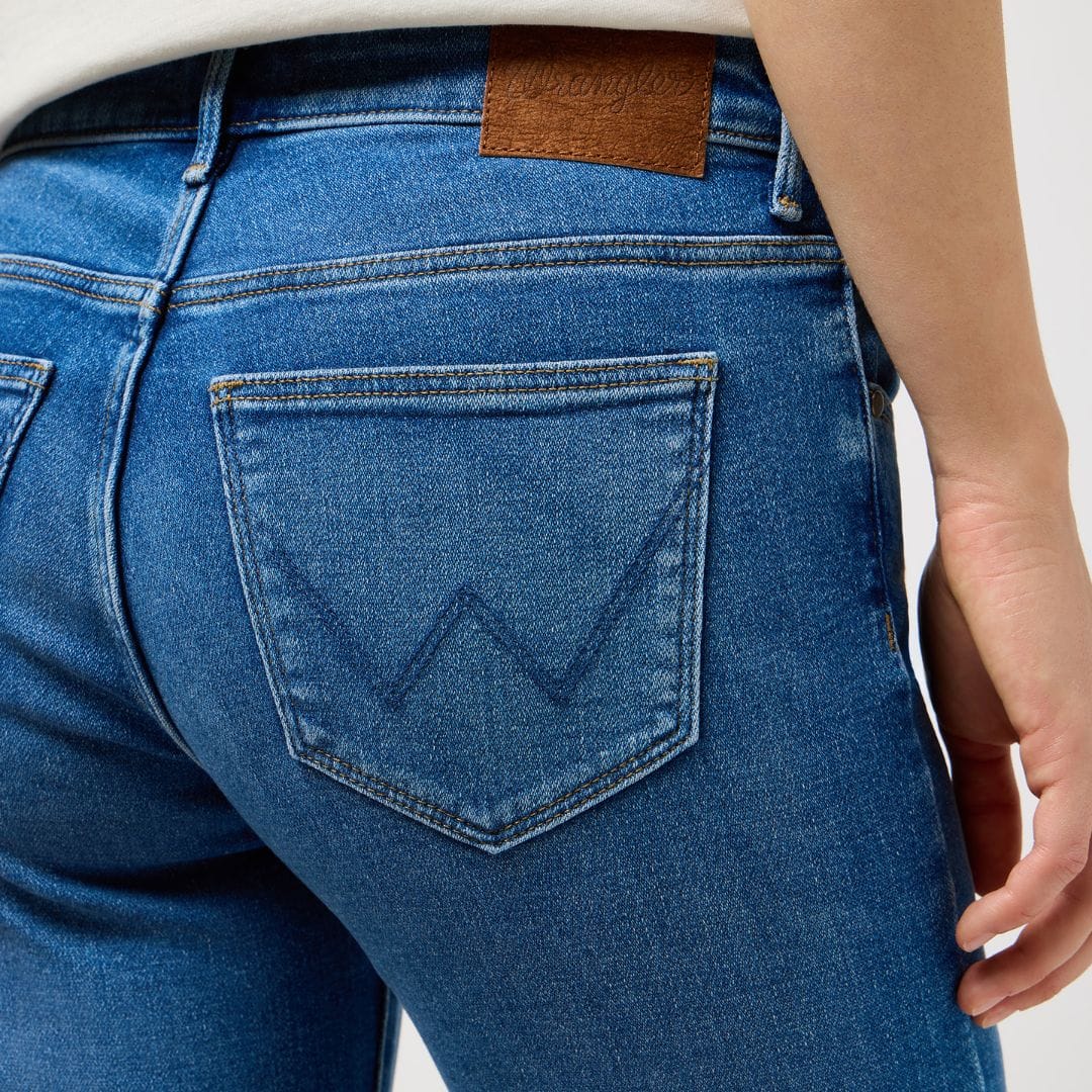 El-Gat-Amb-Botes-Platja-Daro-Shop-Online-Complementos-Jeans-Mujer-Wrangler-Raven-112334275