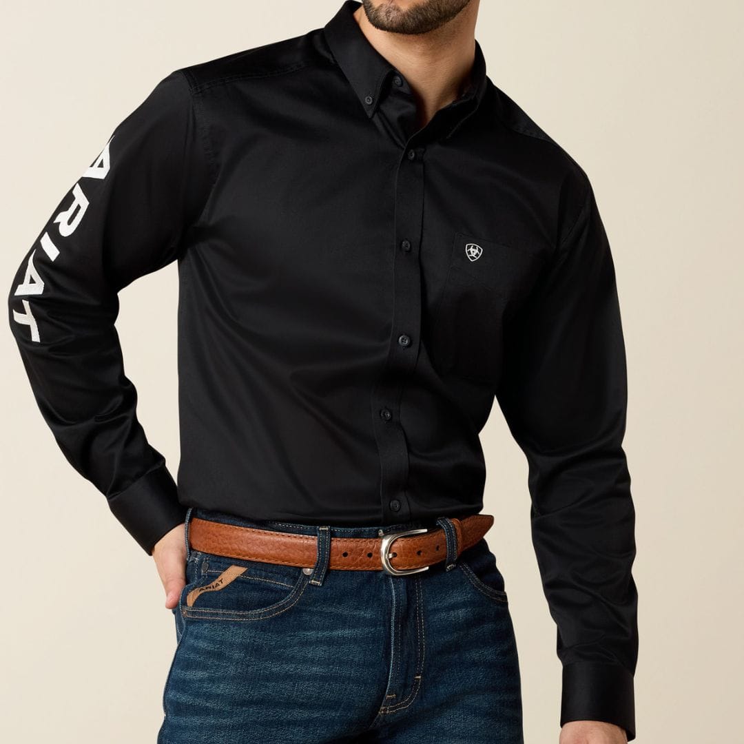 El-Gat-Amb-Botes-Platja-Daro-Shop-Online-Complementos-Jeans-Hombre-Ariat-10034231-Camisa-Team-Logo-Manga-Larga-Hombre-Negro-Blanco