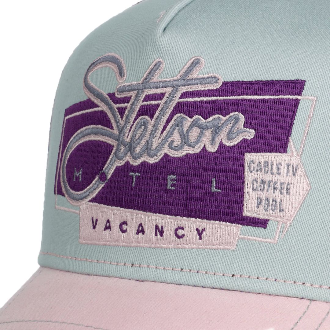 El-Gat-Amb-Botes-Platja-Daro-Shop-Online-Complementos-Bandanas-y-Gorras-Stetson-Trucker-Cap-Motel